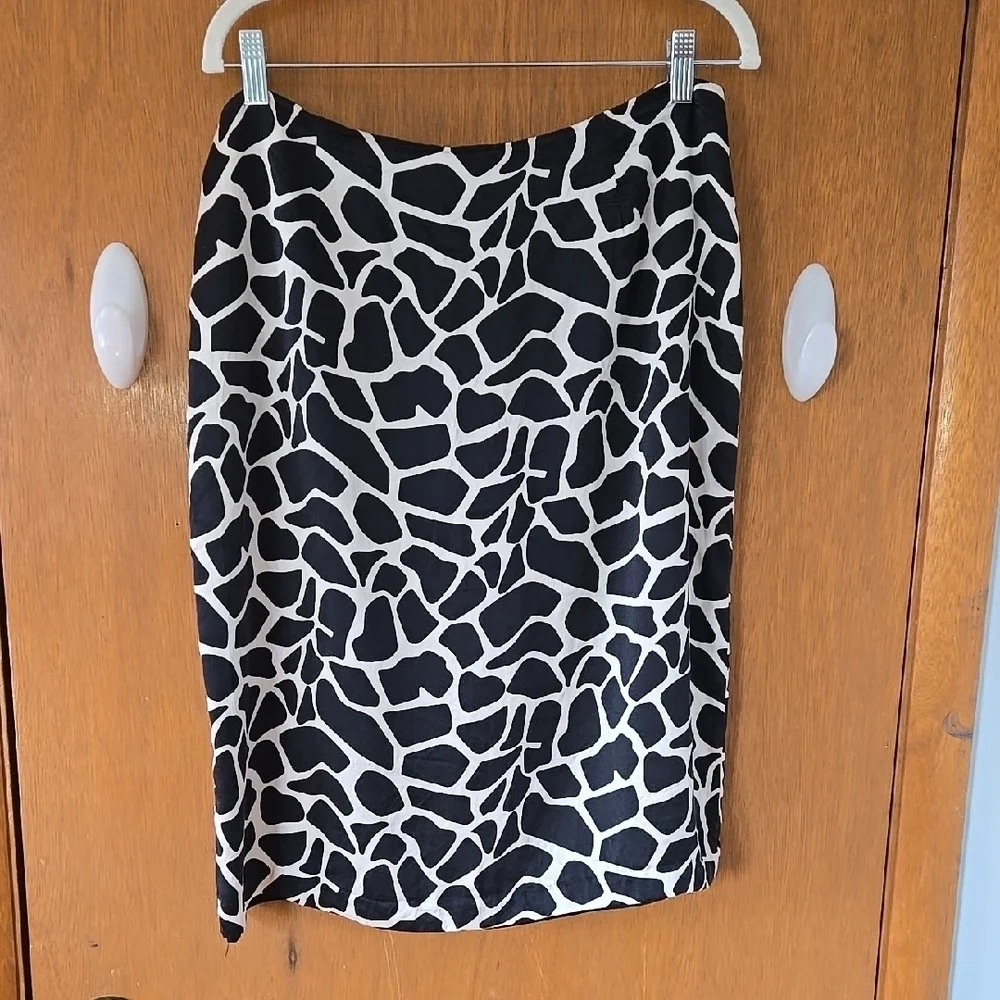 I.N.C. Brand, Stylish Black and White Skirt, Size